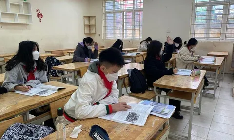 Học sinh mắc Covid-19 tăng, nhiều trường xoay sở dạy học