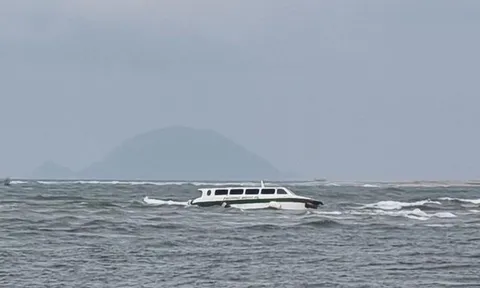 Vụ lật ca nô chở 39 người: Tìm thấy thi thể cuối cùng, 17 người tử vong