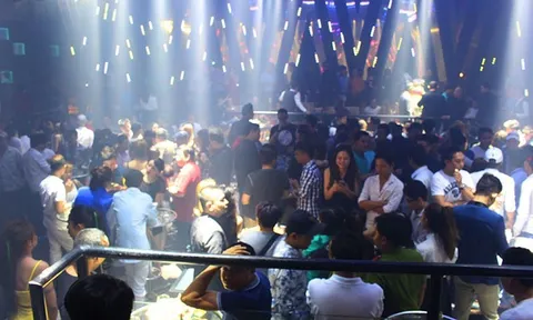 Hà Nội 'mở toang' dịch vụ, karaoke, massage được hoạt động chưa?