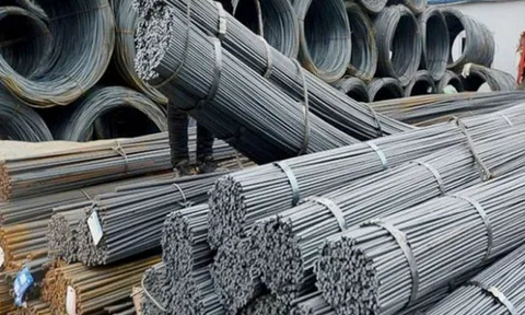 Sắt thép, xi măng 'phi mã', nhà thầu xây dựng 'bỏ của chạy lấy người'