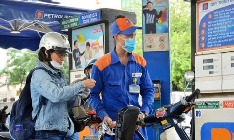 Chiều nay, giá xăng giảm 2.000 đồng/lít?