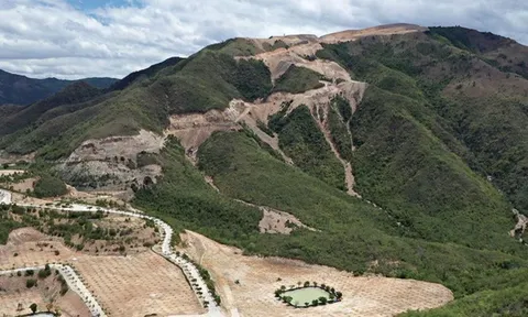 'Nhất phá sơn lâm…' và chuyện băm nát núi Chín Khúc