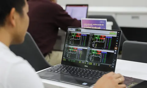 Chứng khoán lập đỉnh mới