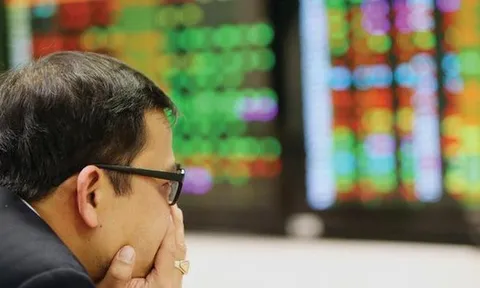 Khởi tố vụ án liên quan Tổng Cty Tín Nghĩa, những cổ phiếu nào lập tức lao dốc?