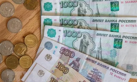 Nga lần đầu tiên trả nợ trái phiếu bằng đồng ruble