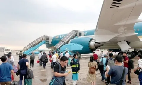 Du lịch, hàng không nóng dịp lễ