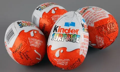 Từ những hộp kẹo trứng Kinder Surprise nhiễm khuẩn…