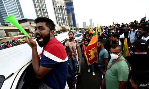 Khủng hoảng Sri Lanka: Giá nhiên liệu tiếp tục tăng mạnh ngay trước cuộc đàm phán cứu trợ với IMF