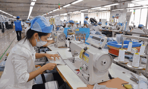 Nhóm lao động nào sẽ được tăng lương tối thiểu từ 1/7/2022?