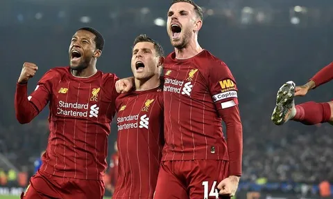 Thắng 'hủy diệt' M.U, Liverpool leo lên ngôi đầu Premier League