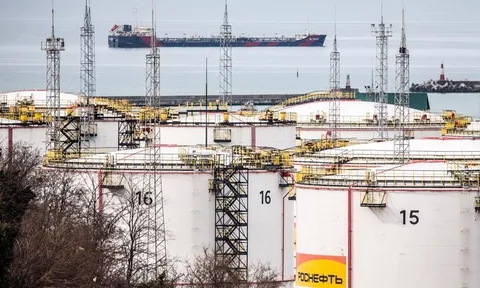 Mặc sức ép, những nước nào đang mua dầu giá rẻ của Nga?