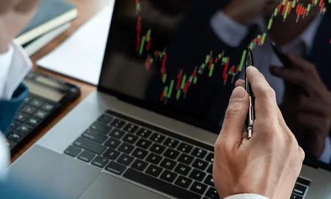 Chứng khoán đỏ lửa, VN-Index bốc hơi hơn 32 điểm