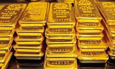 Giá vàng thế giới bật tăng, vàng trong nước rung lắc quanh đỉnh 70 triệu đồng/lượng
