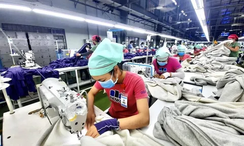 Lương và thu nhập thấp, 35,5% công nhân phải đi vay tiền để sống