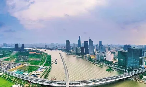 Kinh tế khởi sắc nhưng tiềm ẩn nhiều thách thức