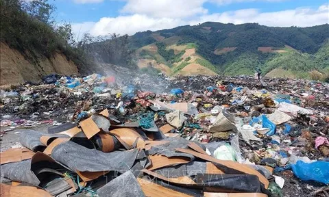 Kon Tum: Bãi rác quá tải, gây ô nhiễm môi trường