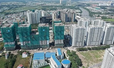 Vốn từ trái phiếu và tín dụng bị 'siết', chủ đầu tư BĐS 'bẻ lái' huy động dòng tiền