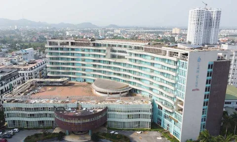 Những công trình 'làm nghèo' đất nước: Khách sạn gần 500 tỉ bỏ hoang giữa lòng thành phố