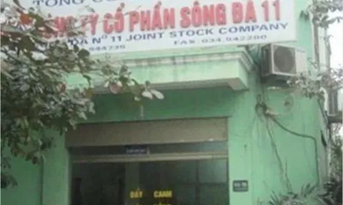 Cổ phiếu vừa lên đỉnh, lãnh đạo nhanh tay đồng loạt chốt lời