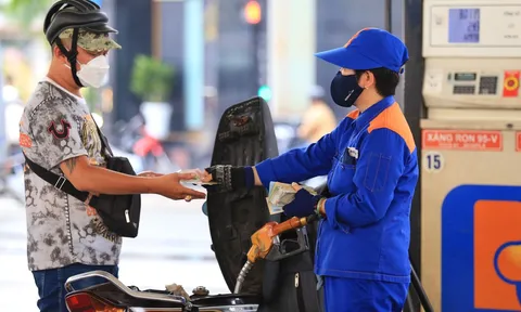 'Ghìm' bão giá xăng, Bộ Tài chính đề xuất giảm hàng loạt sắc thuế