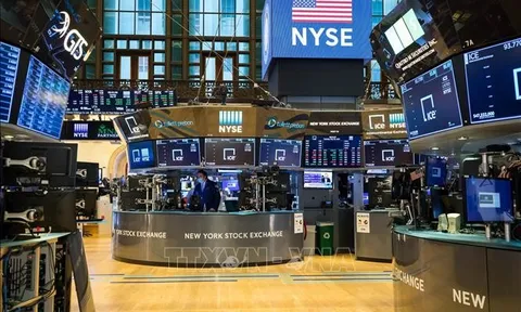 Chứng khoán Mỹ nối dài đà tăng khi USD tiếp tục hạ nhiệt