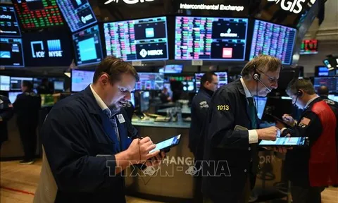 Lo ngại FED tăng lãi suất mạnh tay, áp lực bán đè nặng lên thị trường