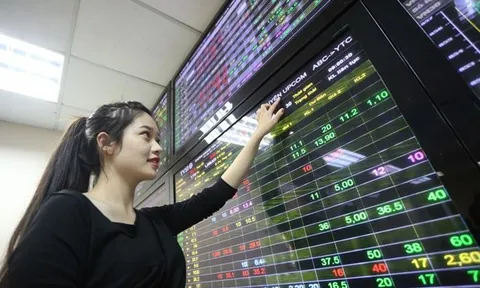 Dòng tiền tham gia mạnh mẽ, VN-Index bùng nổ đầu tháng