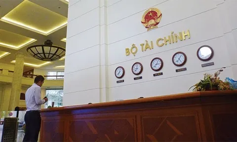 Cựu chủ tịch Ủy ban Chứng khoán về phòng báo chí