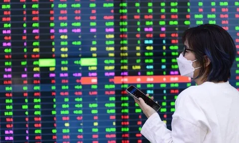 VN Index bất ngờ tăng mạnh dù thanh khoản giảm sâu