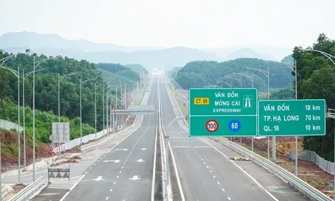 Trục cao tốc dài 176km chưa có trạm dừng nghỉ: Dân băn khoăn đổ xăng, vệ sinh cách gì!