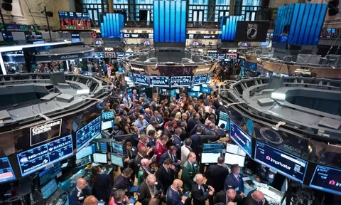 Chứng khoán Mỹ tăng bùng nổ trước khi ông Powell phát biểu, giá dầu lao dốc