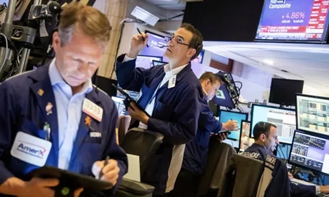 Chứng khoán Mỹ giảm phiên thứ hai liên tiếp, giá dầu nhảy vọt 4%, Bitcoin tuột mốc 20.000 USD