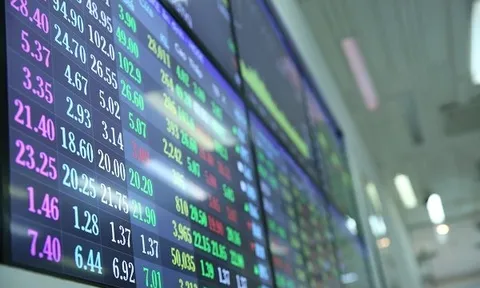 Cổ phiếu trụ giữ nhịp xuất sắc, VN-Index tiếp tục neo cao