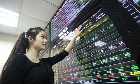 VN-Index mất sạch đà tăng, cổ phiếu dẫn dắt xoay chóng mặt