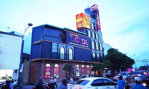 TP.HCM: Phố karaoke Sư Vạn Hạnh vẫn nhộn nhịp sau vụ cháy ở Bình Dương