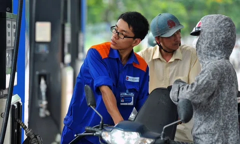 Giá xăng giảm 450 - 631 đồng/lít, dầu giảm 1.644 -1.977 đồng/lít từ chiều nay