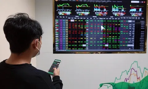 Thị trường tăng rực rỡ, tiền vẫn kiên nhẫn đợi?