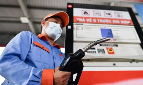 Giá xăng dầu hôm nay 10/10: Dự báo về 100 USD/thùng