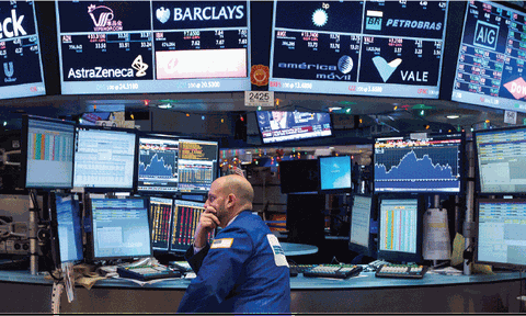 Chứng khoán Mỹ lại “đỏ”, giá dầu trượt dốc vì nguy cơ suy thoái toàn cầu