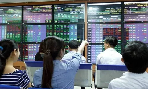 Tỷ giá tăng, chứng khoán lao dốc