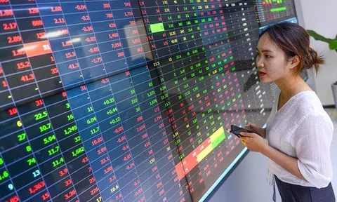 Thanh khoản thấp đột biến, thị trường chờ đợi điều gì?