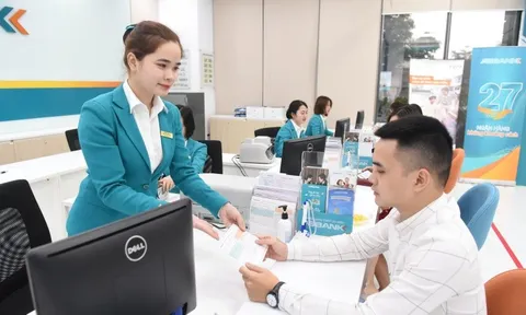 Lợi nhuận một ngân hàng giảm 79% trong quý III do lỗ từ nhiều mảng