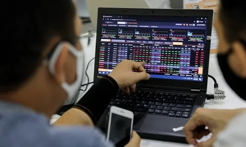 VN-Index “bục” 1.000 điểm, hơn 90 mã giảm sàn