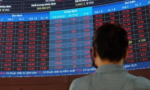 Cầu bắt đáy trở lại, cổ phiếu blue-chips “dắt” VN-Index đảo chiều