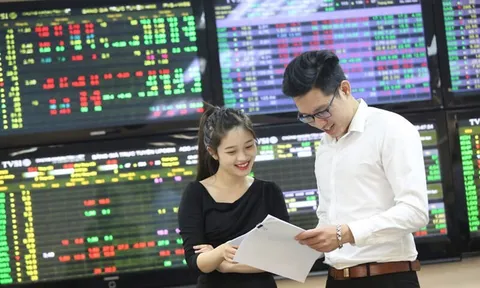 Dòng tiền lại bốc hơi, cổ phiếu bất động sản lao dốc cả loạt