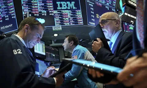 Dow Jones hoàn tất tháng tăng điểm mạnh nhất 46 năm