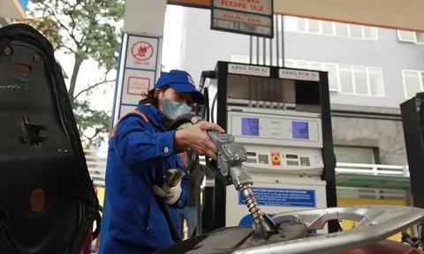 Giá xăng dầu hôm nay 7/11: Bật tăng hơn 5%