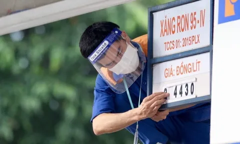 Giá xăng tăng hơn 1.000 đồng mỗi lít