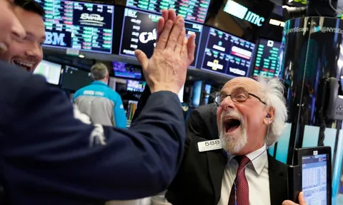 Chứng khoán Mỹ tiếp tục tăng mạnh, giá dầu giữ đà đi lên nhờ tin từ Trung Quốc