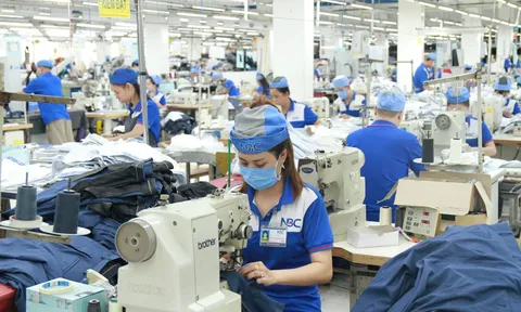 Dệt may tiếp tục đối diện với thiếu đơn hàng, xuất khẩu sụt giảm